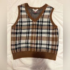 WOMENS LARGE fleece vest style sweater 🤎